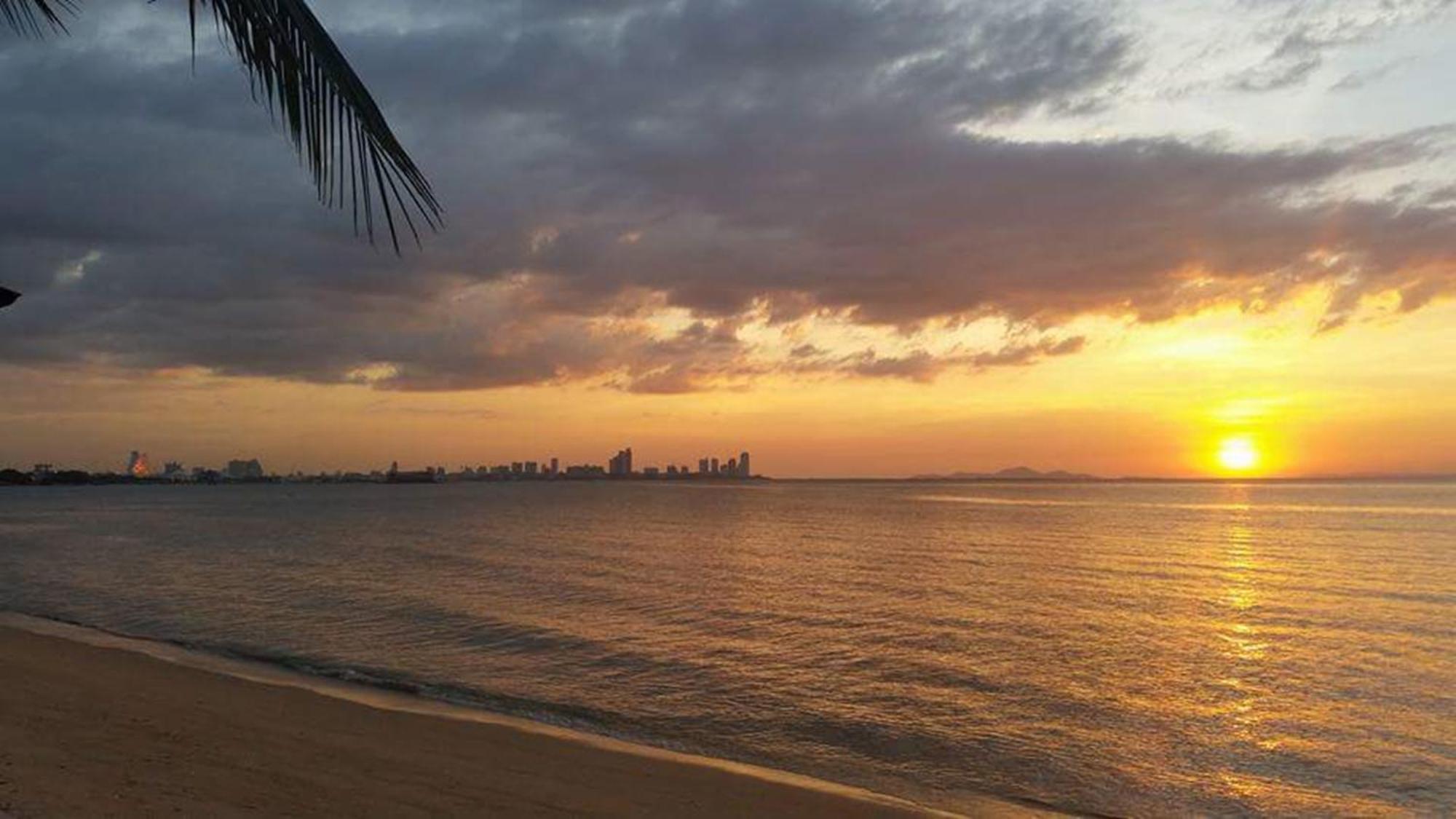 Serene Sands Bang Lamung Extérieur photo